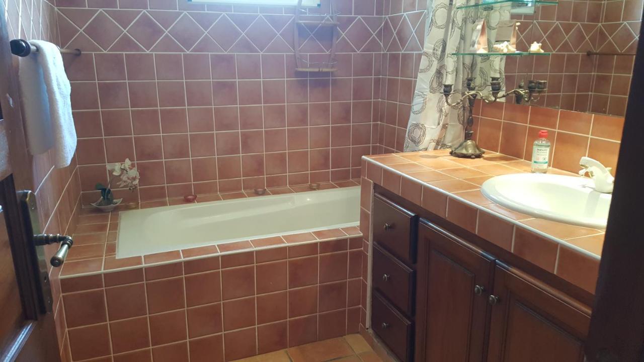 Agreable Chambre D'Hotes, Sdb, Piscine, Carbet Cuisine. Saint-Claude Luaran gambar